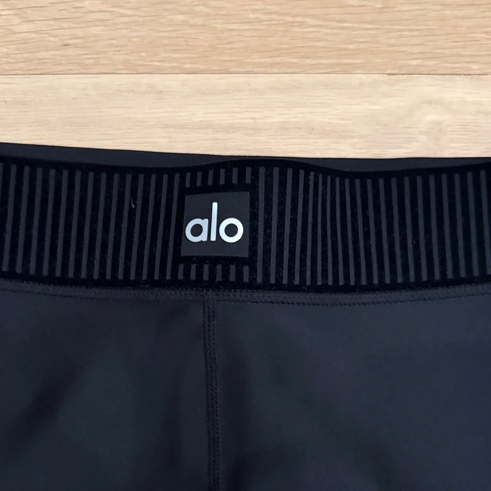 ALO Airlift High-Waist 7/8 Line Up Legging, Size S - Picture 6 of 8